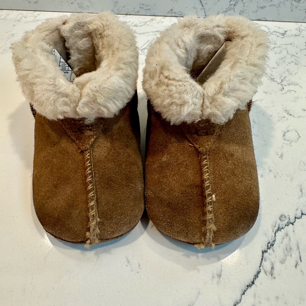 UGG Tan Shearling Baby Booties, sz 2/3
